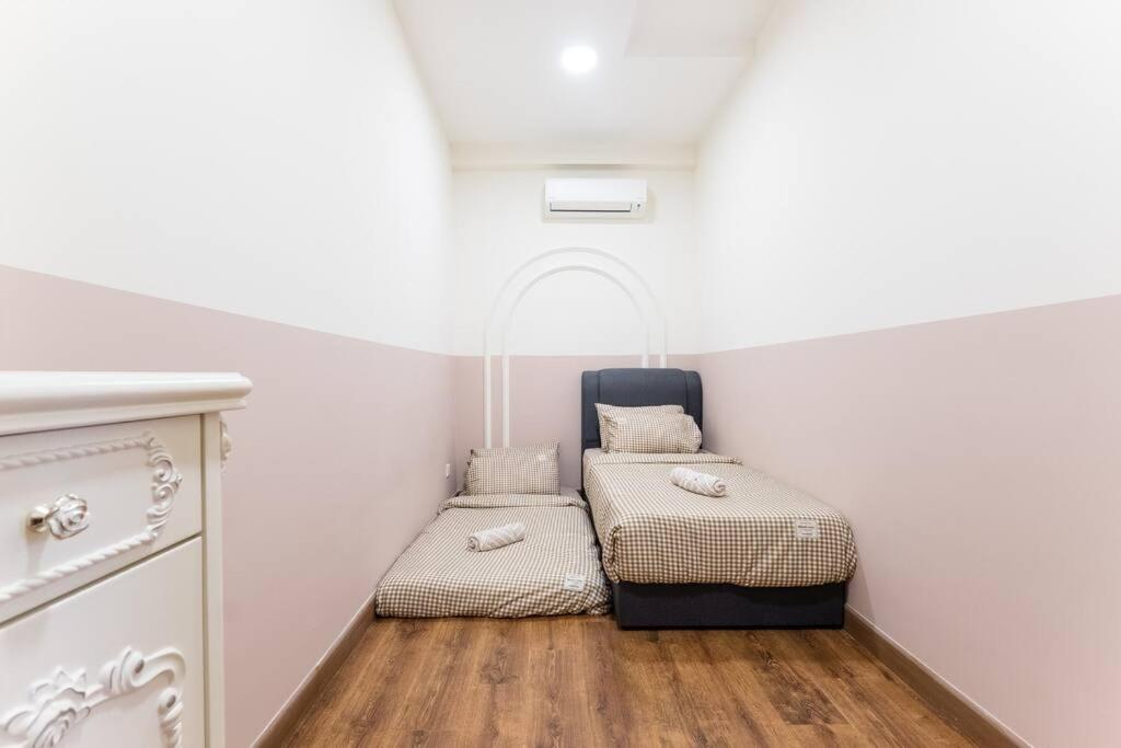 クアラルンプールArte Mont Kiara Duplex 4 Pax Jacuzziアパートメント エクステリア 写真