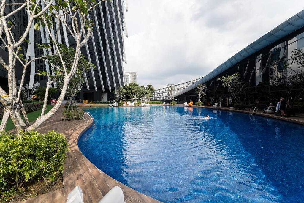 クアラルンプールArte Mont Kiara Duplex 4 Pax Jacuzziアパートメント エクステリア 写真