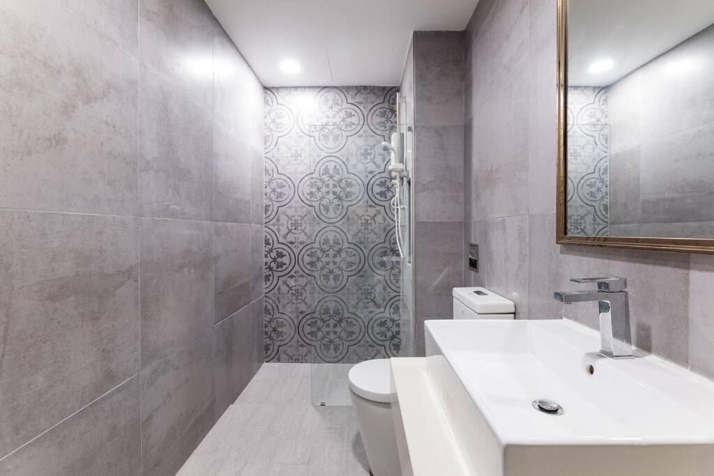 クアラルンプールArte Mont Kiara Duplex 4 Pax Jacuzziアパートメント エクステリア 写真